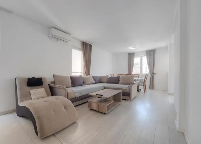 Family Three Bedroom Apartment Brando