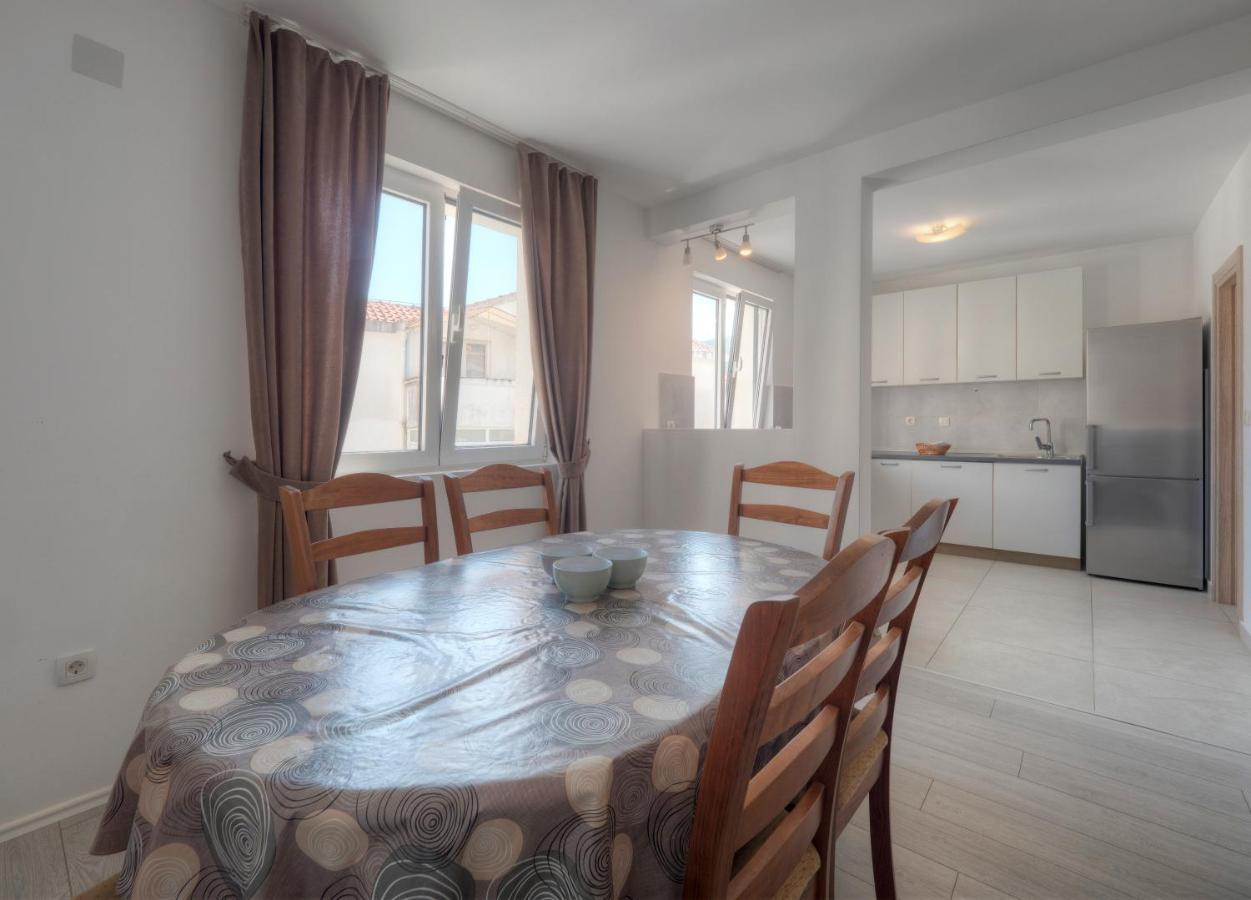 Apartment Family Three Bedroom Brando